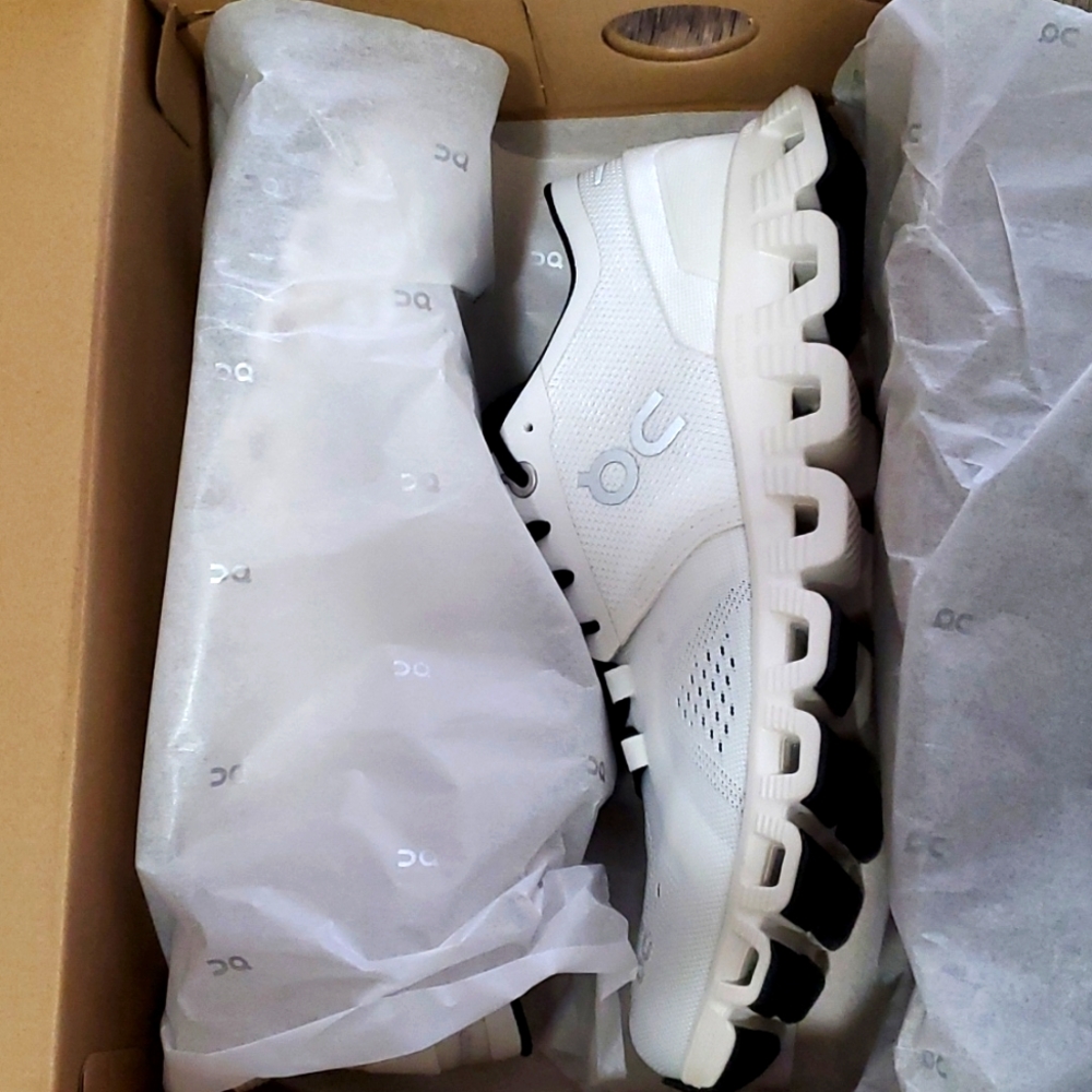 ON Cloud X Women's Running Shoes Size 8